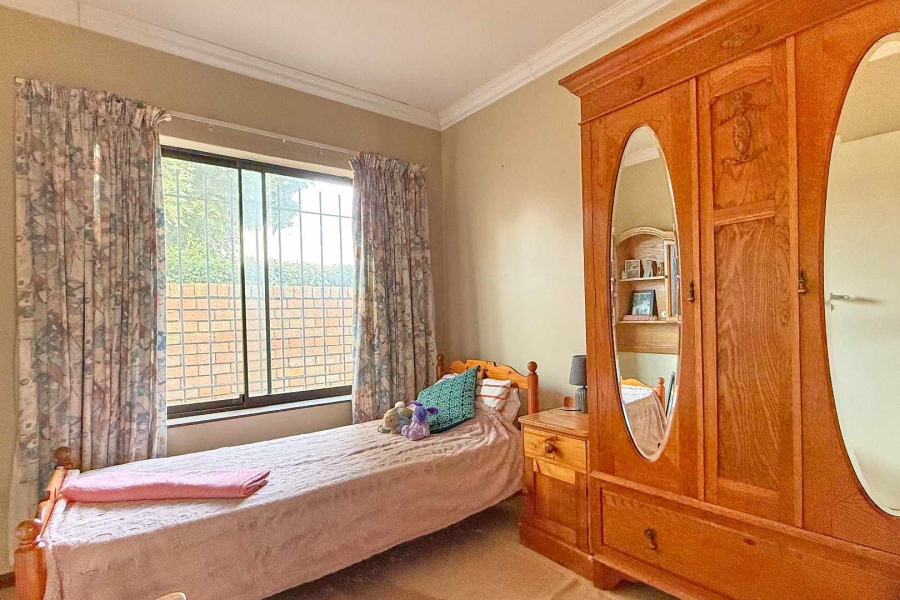 5 Bedroom Property for Sale in Flamingo Vlei Western Cape